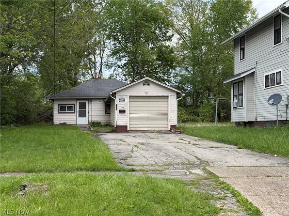 1115 McKinley St NE, Warren, OH 44483