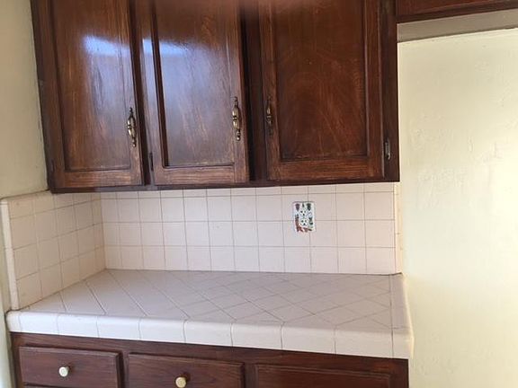 Kitchen plenty of cabinets