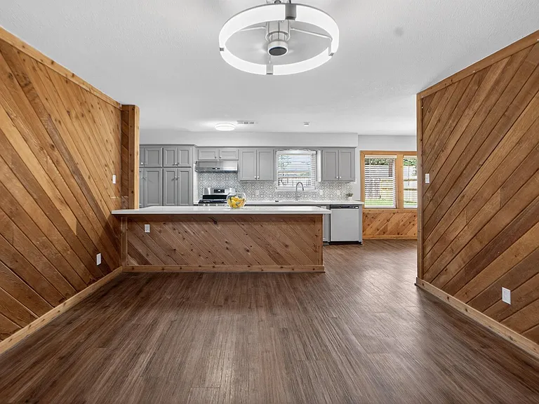 2027 Ottawa Ln — Photo 10