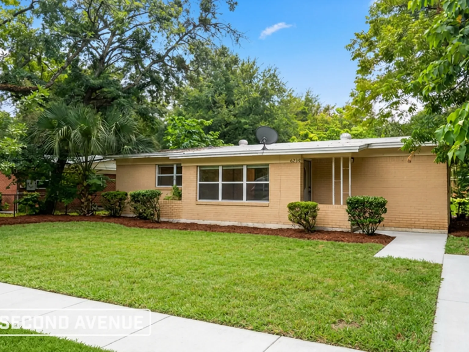3 bed, 1.0 bath, 1110 sqft, $1,350 — Photo 1