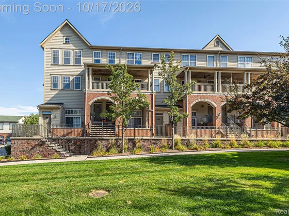 208 Amys Walk, Auburn Hills, MI 48326