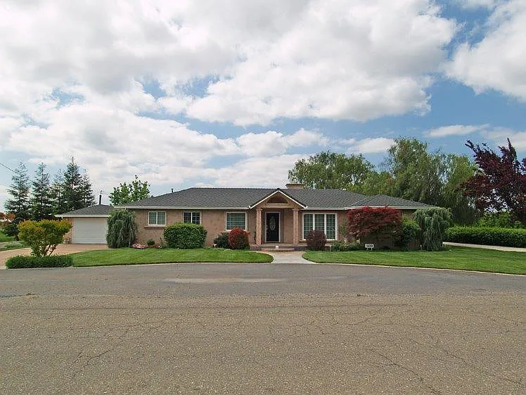 1630 Crawford Rd photo 1