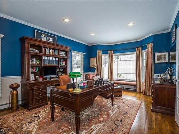 4th image of 10 Continental Dr
