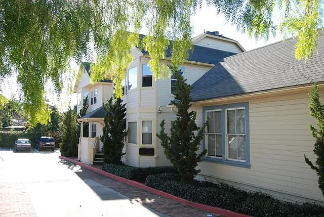 Studio, 440 sqft, $1,675 — Photo 1