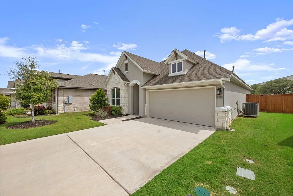 3 bed, 2.0 bath, 1738 sqft, $2,387 — Photo 3
