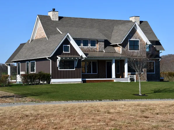 40 Club Dr, Calverton, NY 11933