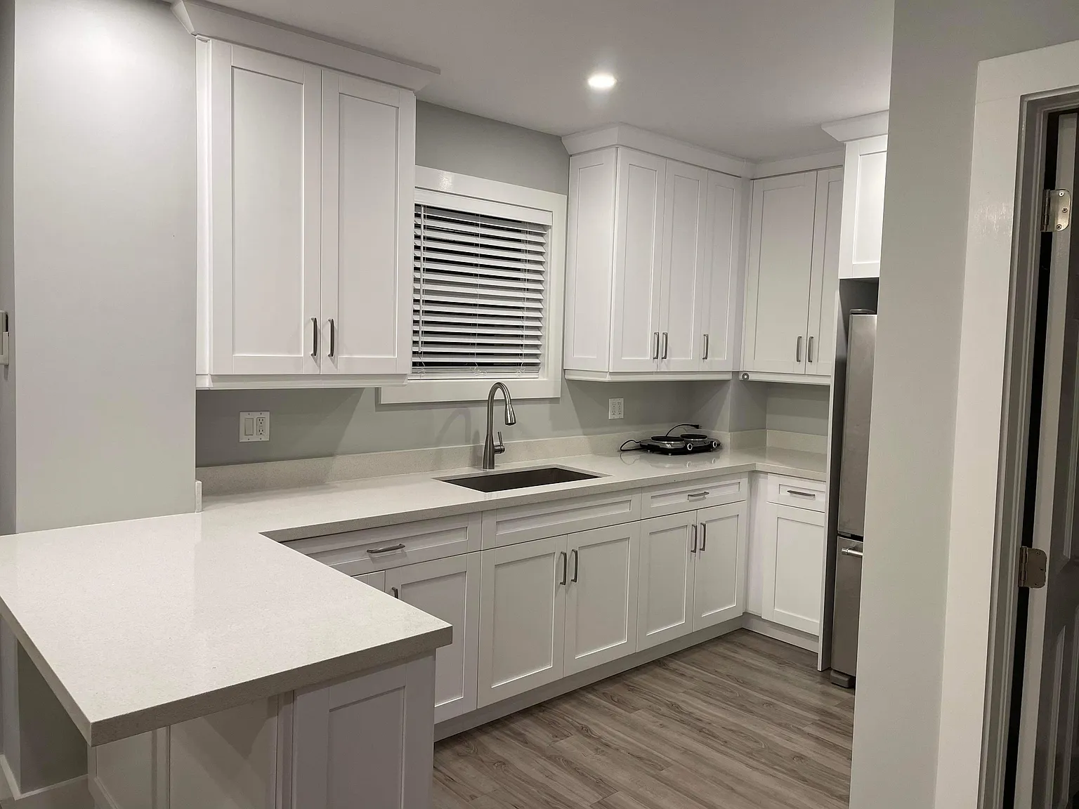 2 bed, 700 sqft, $2,400 — Photo 1
