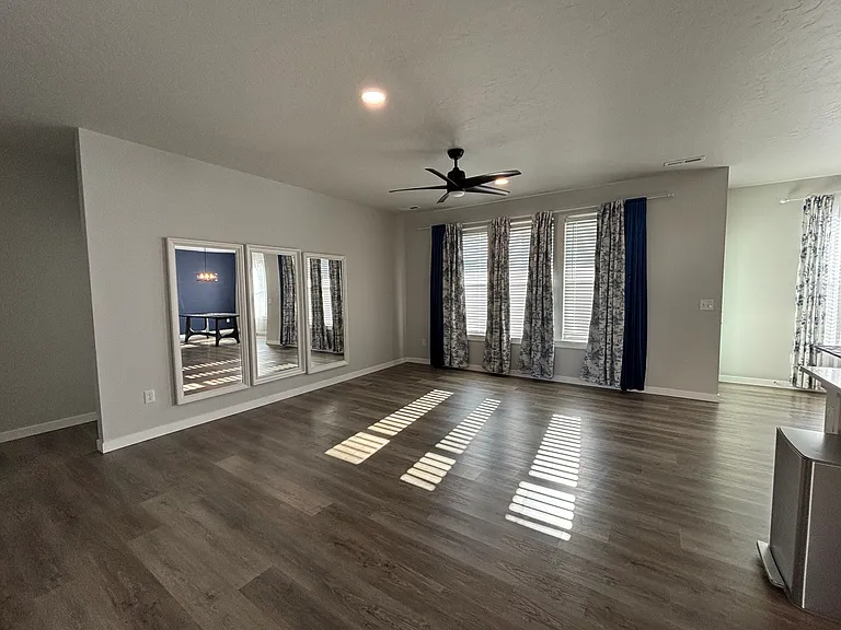 4858 N Elmstone Ave — Photo 20