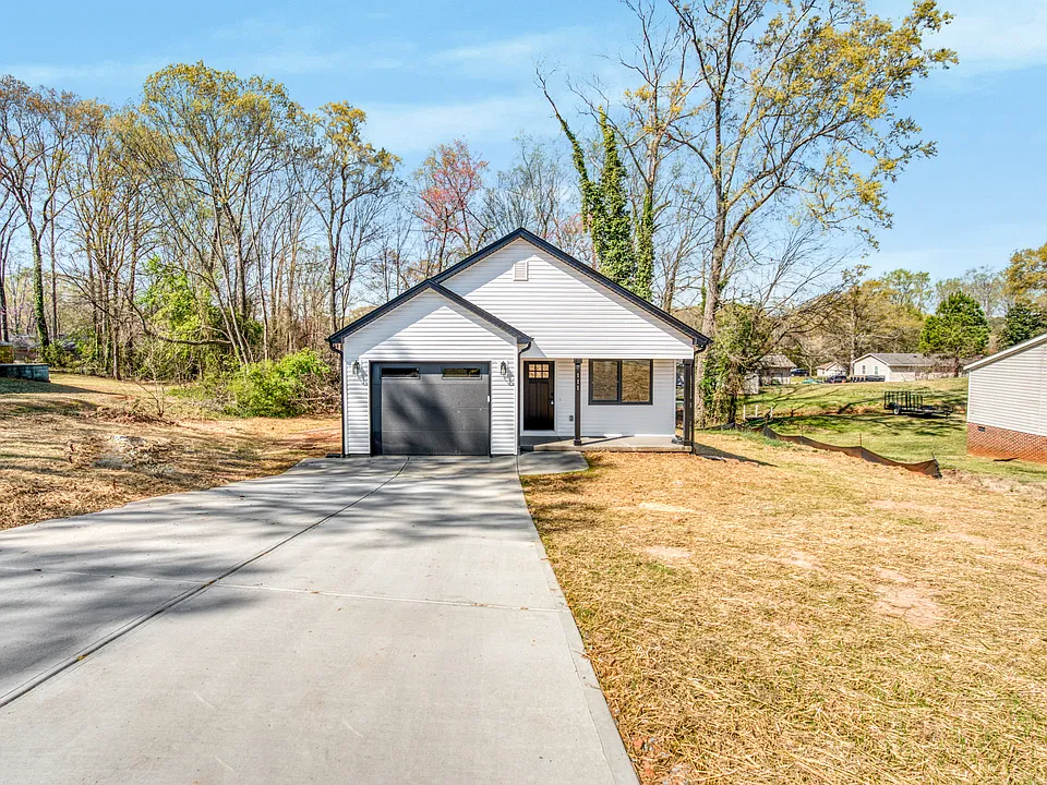 111 Iris Ln