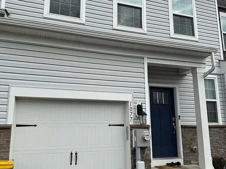1077 Turnstone Dr — Photo 2