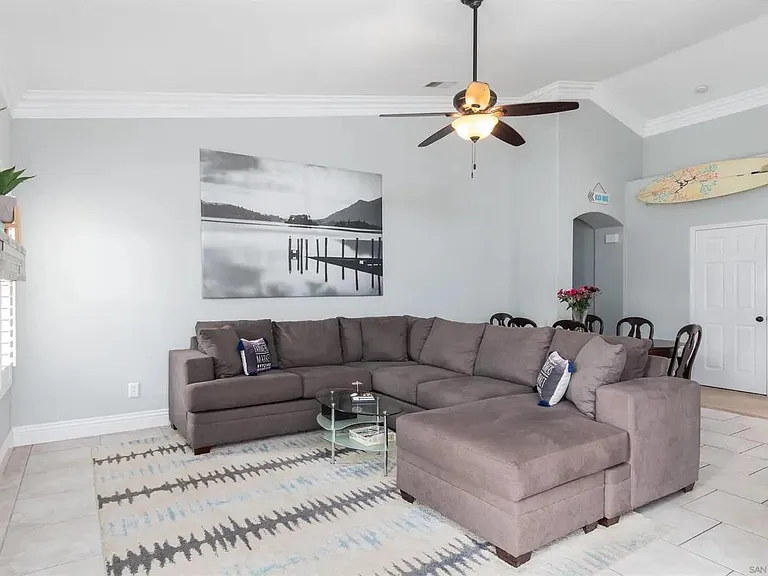 330 Del Flora St — Photo 5