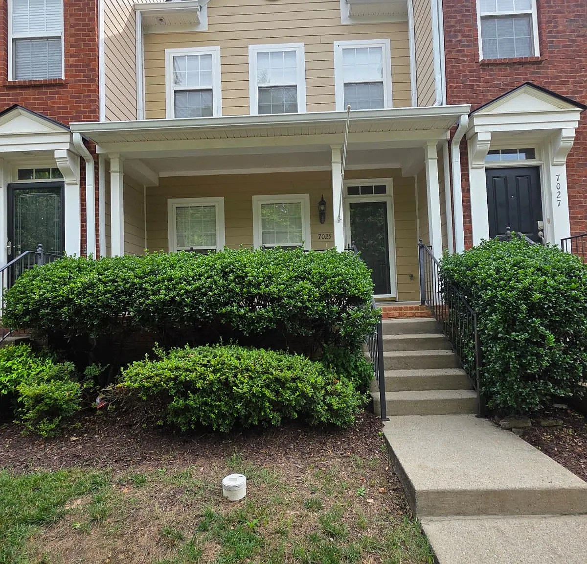 7025 Sunnywood Dr — Photo 1