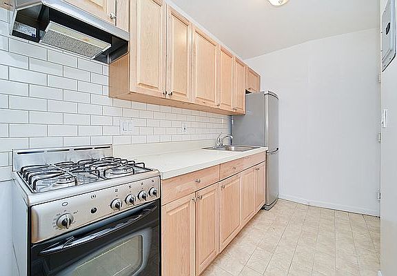 3rd image of 319 E 95th St APT 12