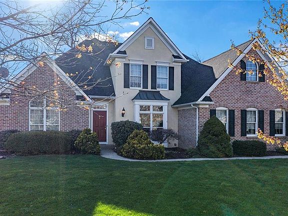 2nd image of 4423 Loraine Ln
