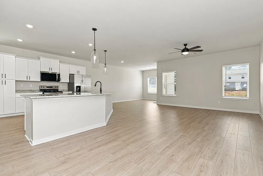 3 bed, 2.0 bath, 1863 sqft, $2,185 — Photo 3