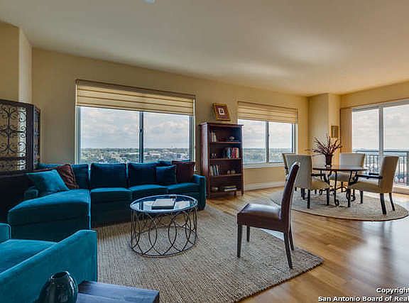 2nd image of 215 North Ctr