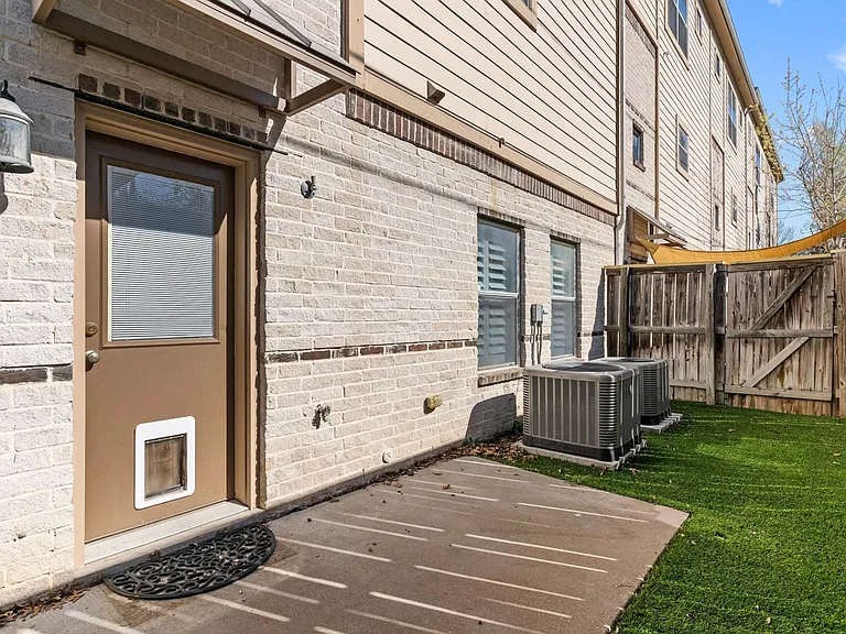 4830 Cedar Springs Rd #3 — Photo 12