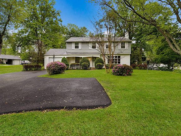 3rd image of 687 Bristol Rd