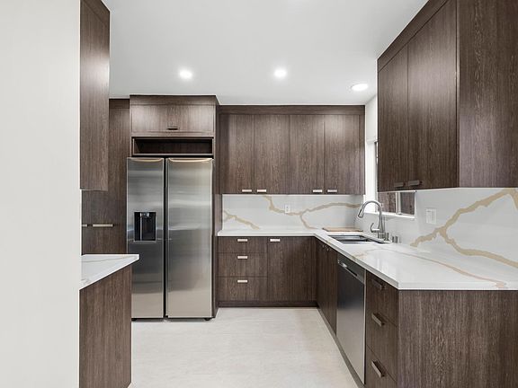 4th image of 908 15th St APT 4