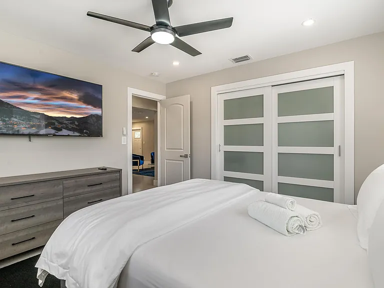 300 SE 8th Ct — Photo 20