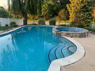 305 Galloping Ct, Marlton, NJ 08053
