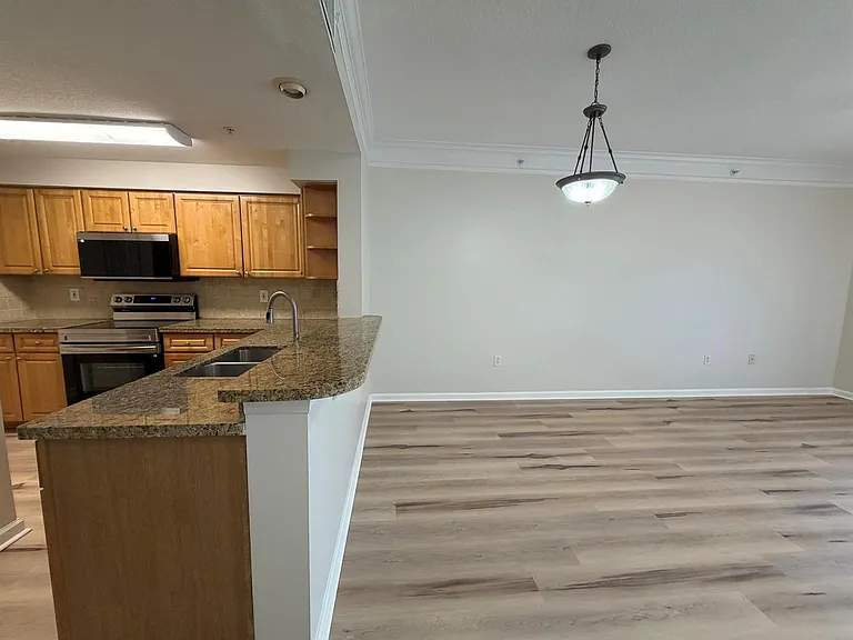 2052 Alta Meadows Ln #2205 — Photo 8
