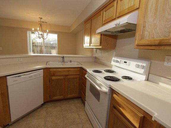 4th image of 824 Whitmore Ct