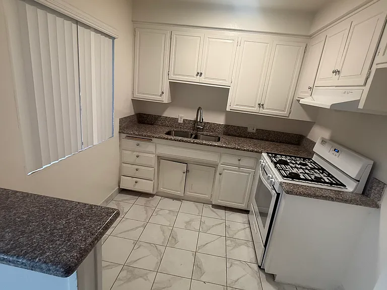 816 W Colorado Blvd #C — Photo 3