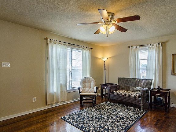 3rd image of 3001 Olive Pl