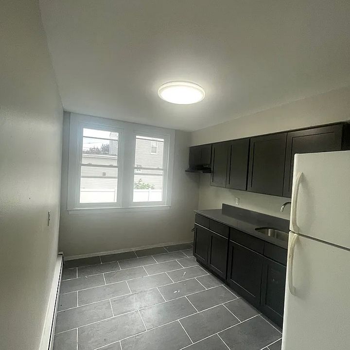1st image of 141 Liberty St #2R