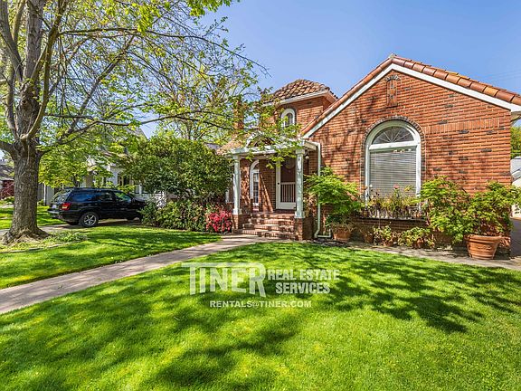 4th image of 842 42nd St