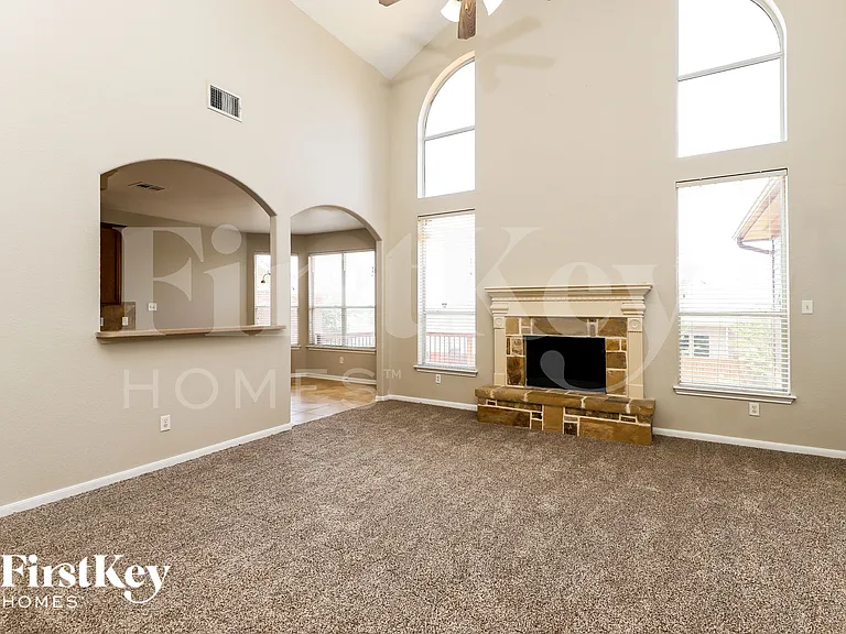 2225 Crary Mdw — Photo 3