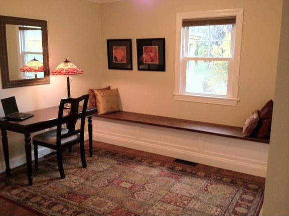 Living room & foyer area