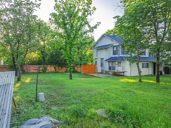 5th image of 820 Elsbeth St