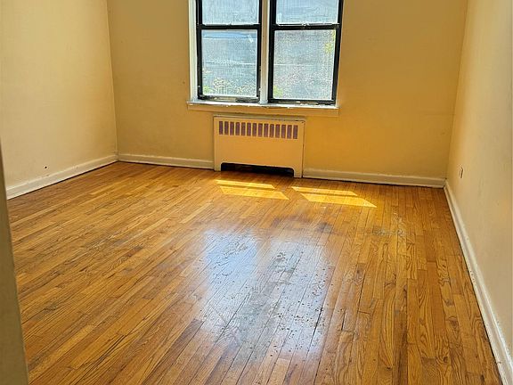 4th image of 14737 Roosevelt Avenue #2B