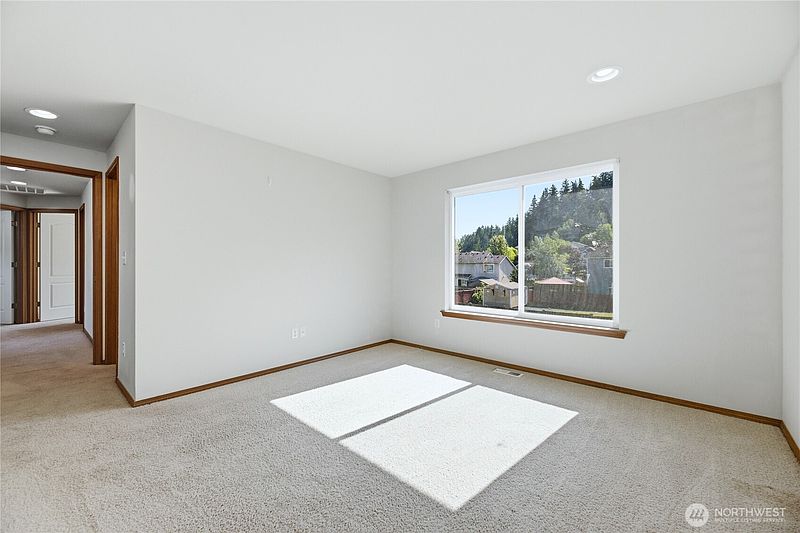 3rd image of 229 W Easton Avenue