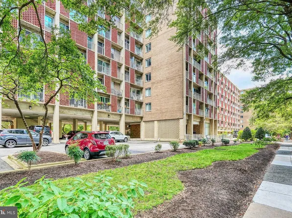 800 4th St SW APT S623, Washington, DC 20024