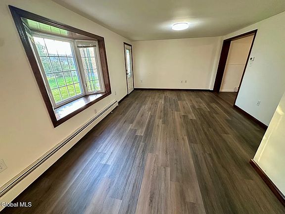 4th image of 229 Middletown Rd #1