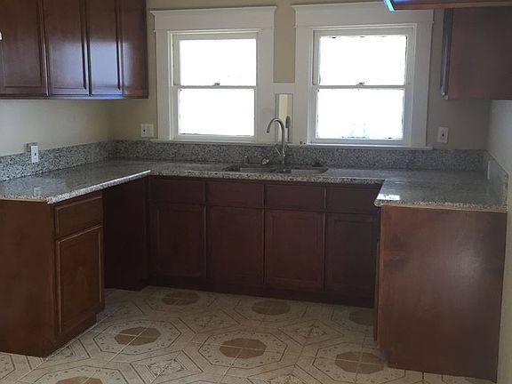 5th image of 825 Stanley Ave