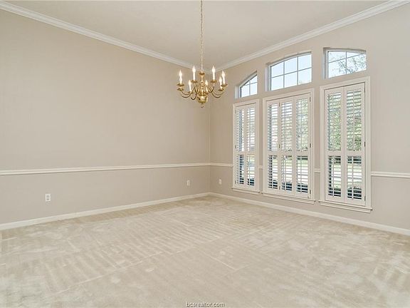 3rd image of 4910 Bay Oaks Ct
