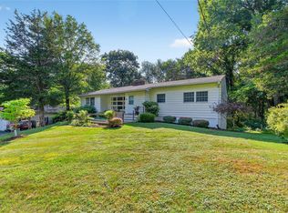 7 Oak Bend Rd, Poughkeepsie, NY 12603