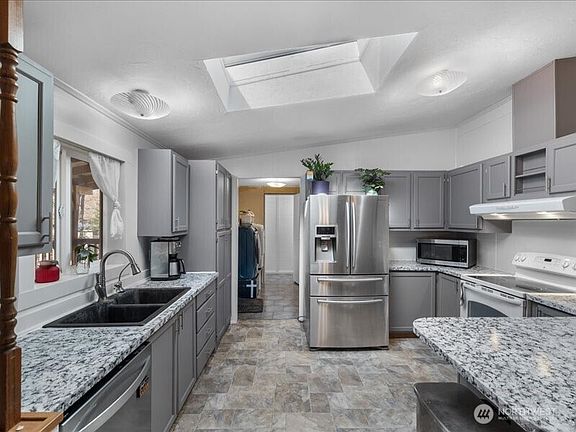 2nd image of 16914 78th Avenue NW
