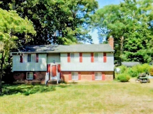 9636 Della Dr, Henrico, VA 23238