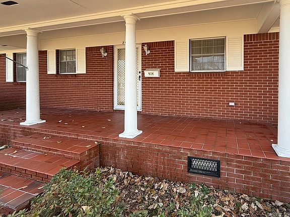 4th image of 203 Pine Bluff St