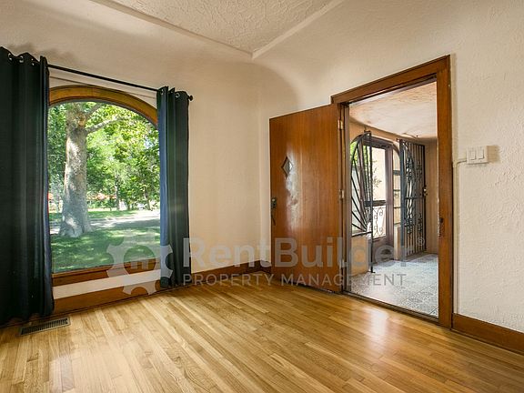 5th image of 1404 Marquette Pl NE