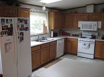 Great Kitchen With Tons of Storage!!!