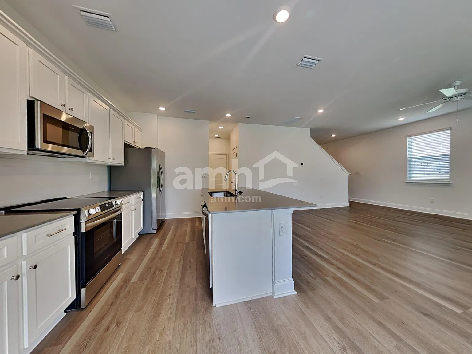 4 bed, 2.5 bath, 1977 sqft, $2,445 — Photo 4