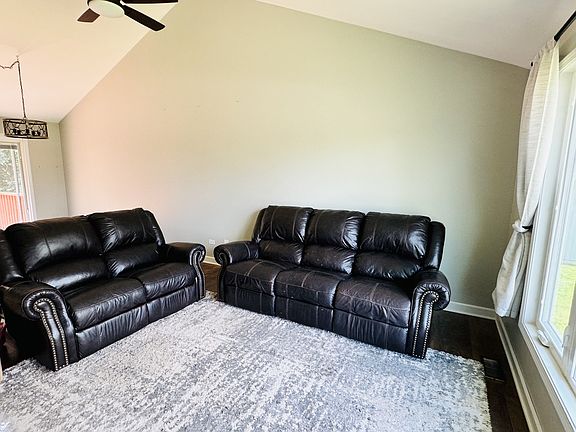 2nd image of 2423 Great Oak Dr