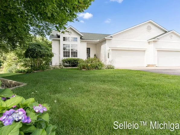 5737 Stillwater Trl, Fruitport, MI 49415