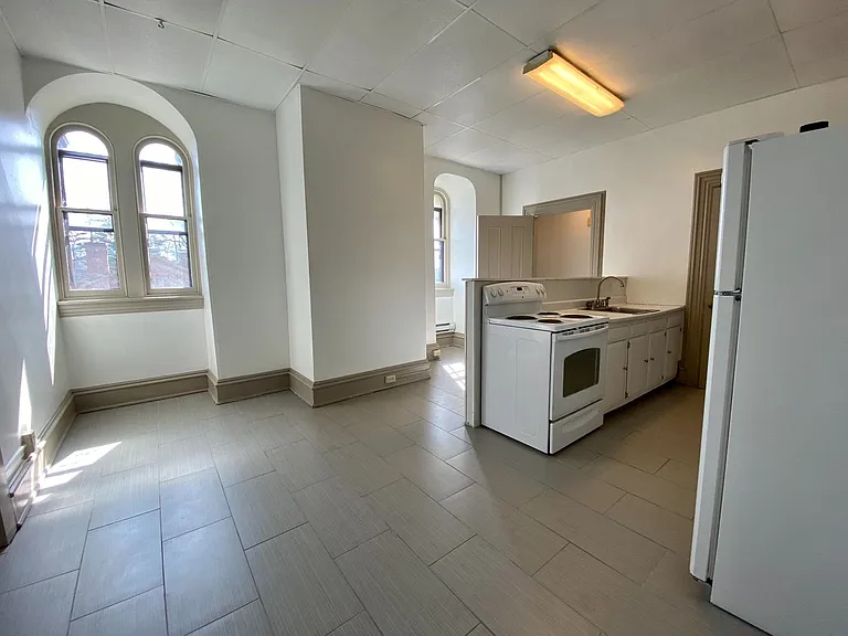 118 W Water St — Photo 3